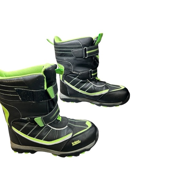 Totes “Seth” Style | PO# 210041508
Men’s Size 6 (fits Women’s 8.5) green black main image 6
